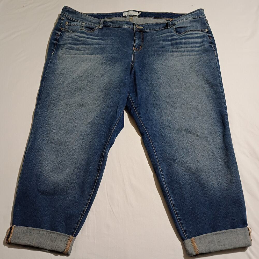 Torrid 28R Medium Wash Whiskered Denim Jeans Straight/Skinny Leg Cuffed or Not